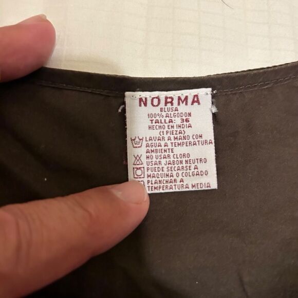 Patterned blouse with buttons - Picture 3 of 3